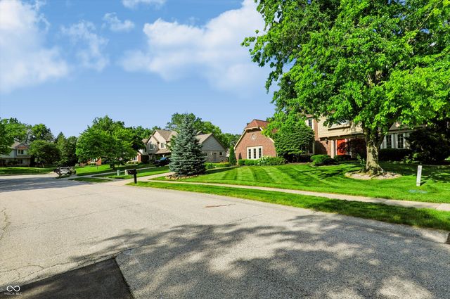 1831 Knaphill Court, Carmel, IN 46033