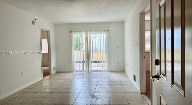 2415 NW 16th St Rd 207-1, Miami, FL 33125