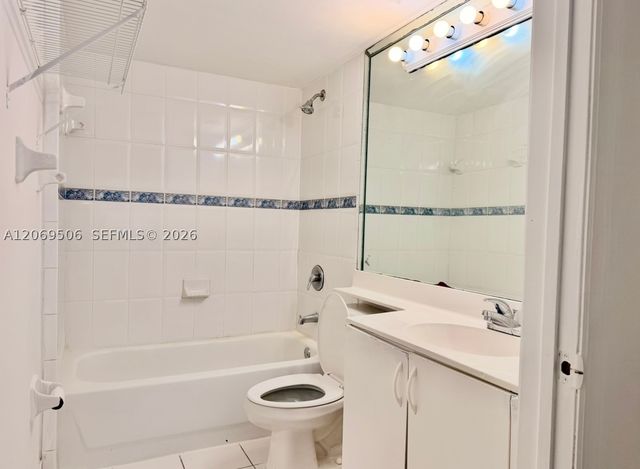 2415 NW 16th St Rd 207-1, Miami, FL 33125
