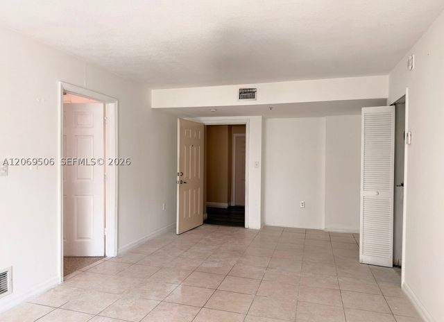 2415 NW 16th St Rd 207-1, Miami, FL 33125