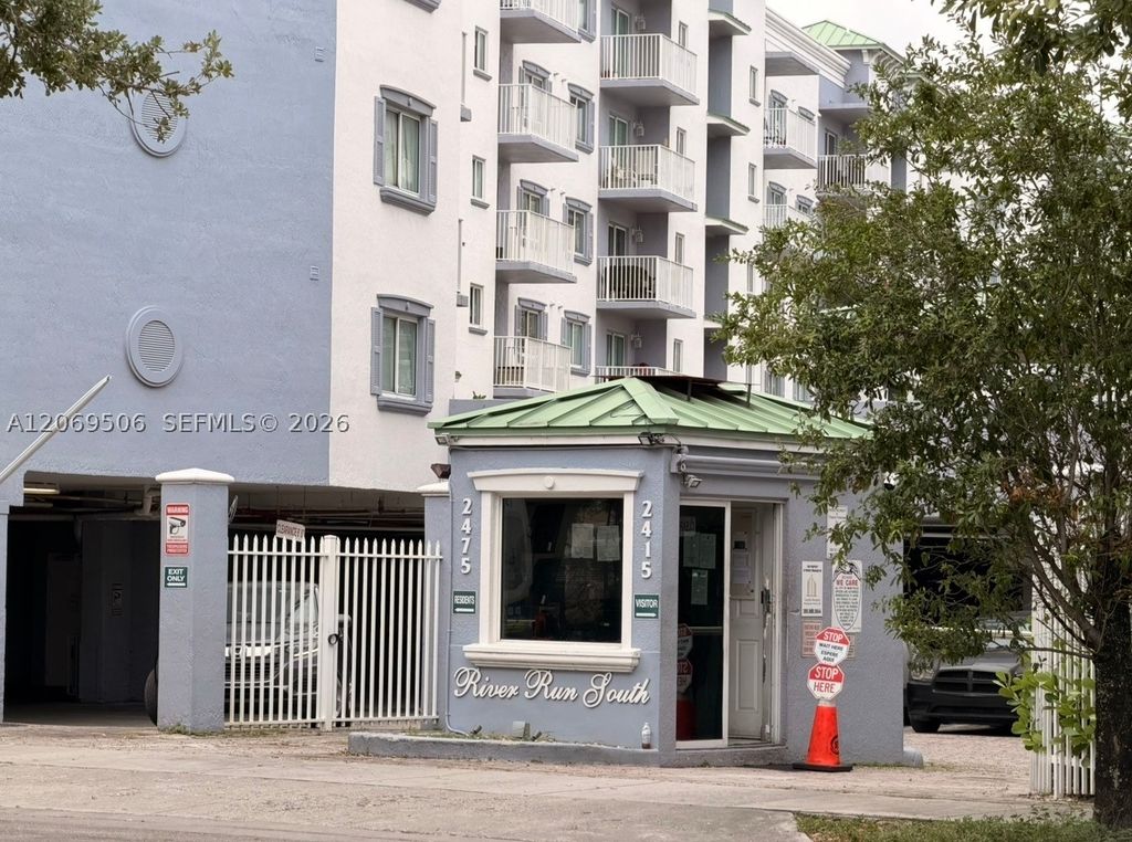 2415 NW 16th St Rd 207-1, Miami, FL 33125