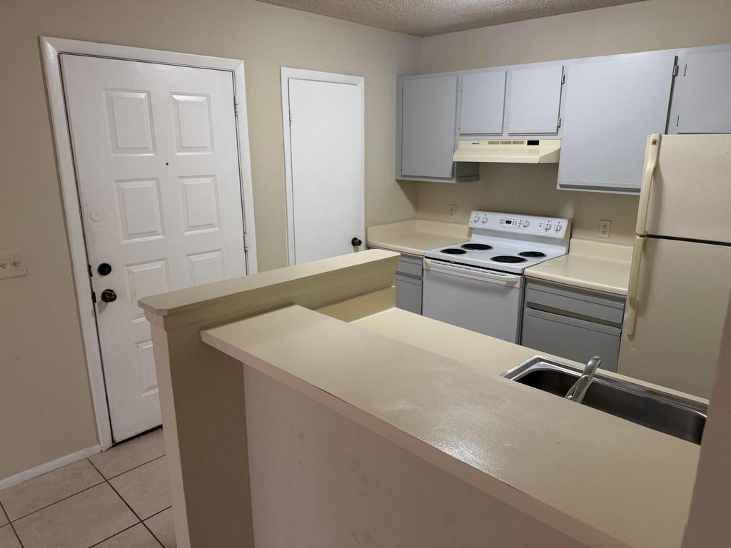 4441 W Mcnab Road 13, Pompano Beach, FL 33069