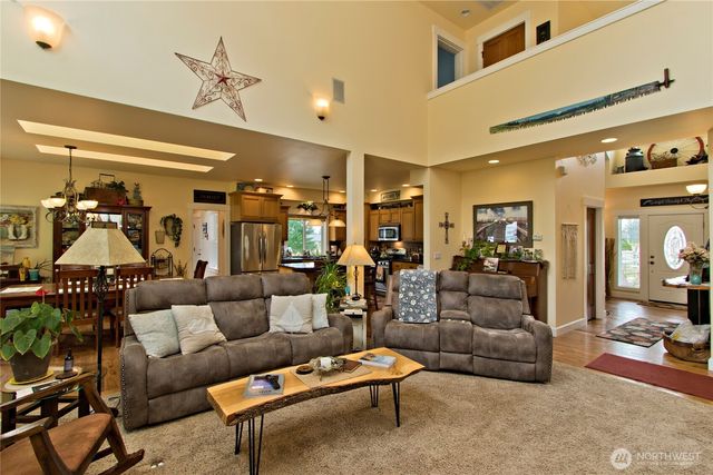 8612 240th Avenue E, Buckley, WA 98321