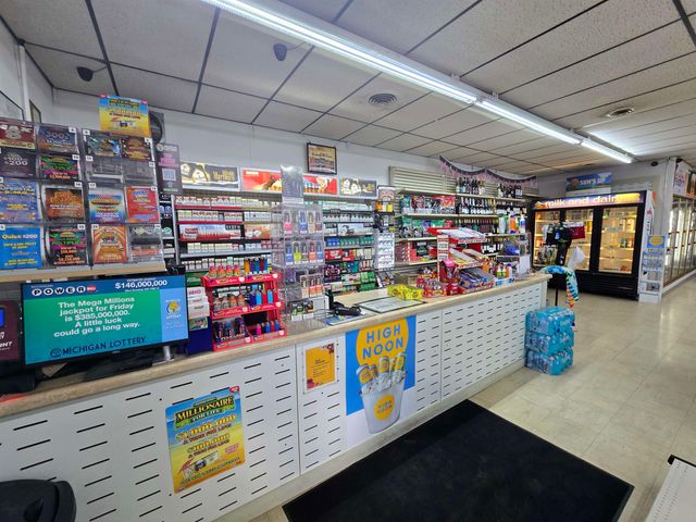 434 State Park Drive, Bay City, MI 48706