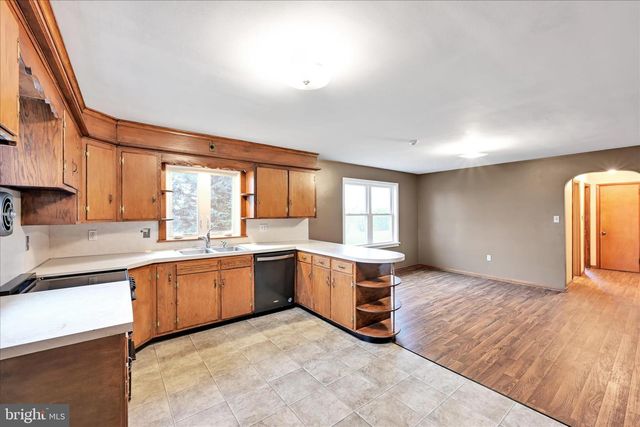 1225 SHUMAKER RD, Manheim, PA 17545