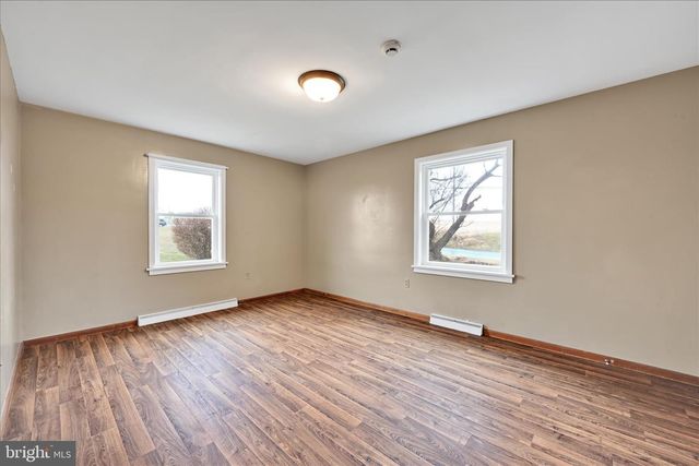 1225 SHUMAKER RD, Manheim, PA 17545