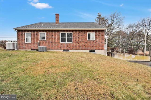 1225 SHUMAKER RD, Manheim, PA 17545