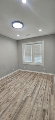 3752 W Division Street 2W, Chicago, IL 60651