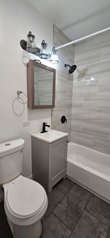 3752 W Division Street 2W, Chicago, IL 60651