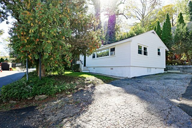 213 Mamanasco Road, Ridgefield, CT 06877