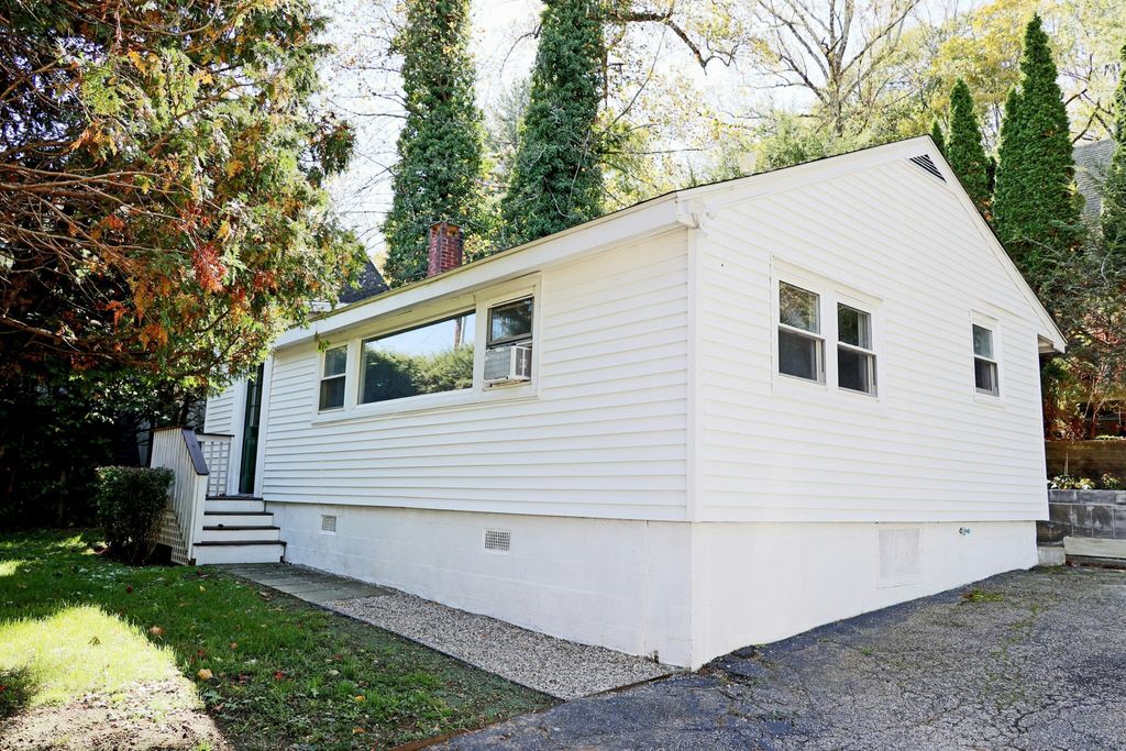 213 Mamanasco Road, Ridgefield, CT 06877