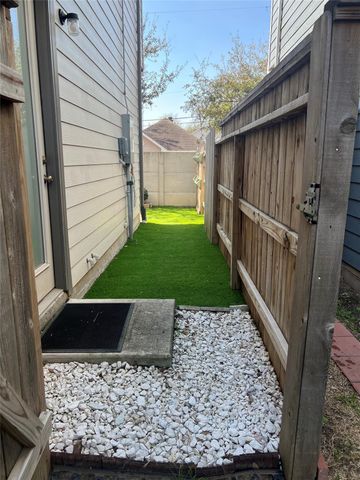4743 Glen Isle Drive, Houston, TX 77009