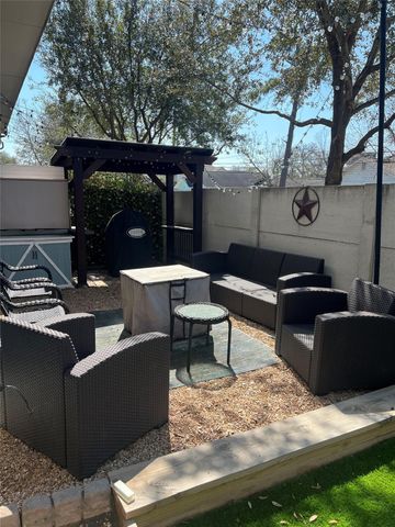 4743 Glen Isle Drive, Houston, TX 77009