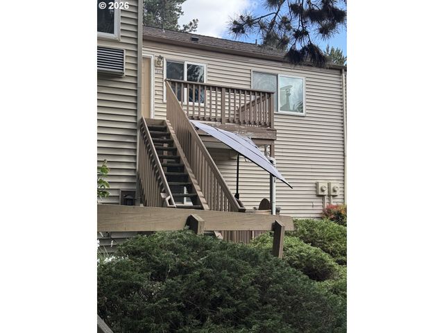 12078 Sw CONESTOGA Dr, Beaverton, OR 97008