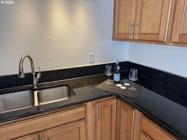 12078 Sw CONESTOGA Dr, Beaverton, OR 97008