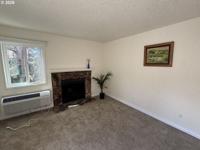 12078 Sw CONESTOGA Dr, Beaverton, OR 97008