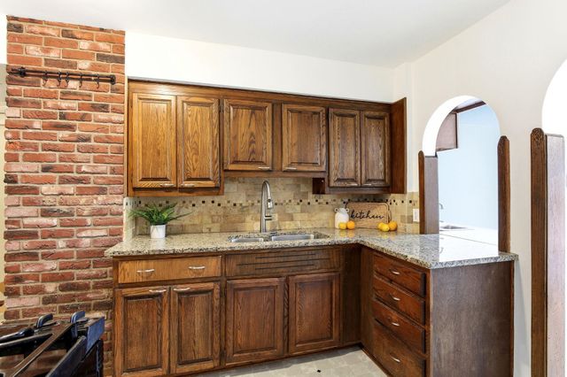 896 4th Street E, Saint Paul, MN 55106