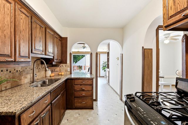 896 4th Street E, Saint Paul, MN 55106