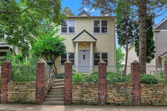 896 4th Street E, Saint Paul, MN 55106