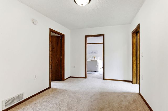 896 4th Street E, Saint Paul, MN 55106