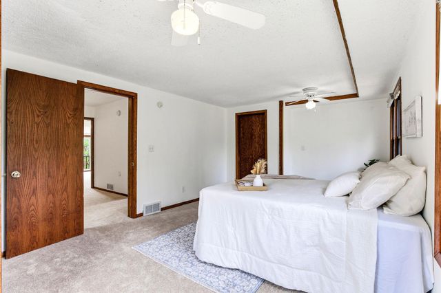 896 4th Street E, Saint Paul, MN 55106