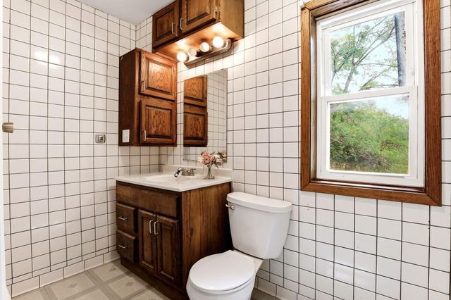 896 4th Street E, Saint Paul, MN 55106