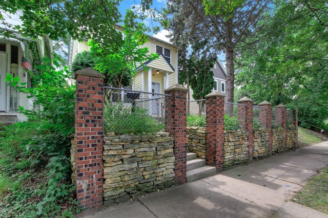 896 4th Street E, Saint Paul, MN 55106