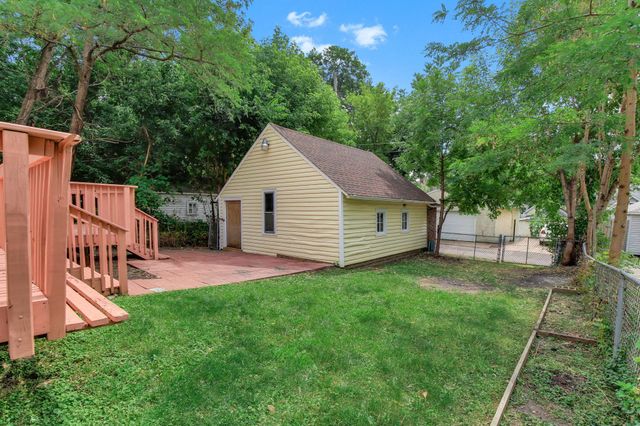 896 4th Street E, Saint Paul, MN 55106