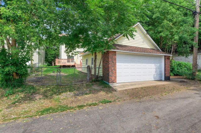 896 4th Street E, Saint Paul, MN 55106
