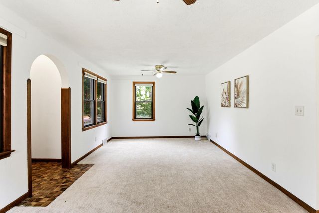 896 4th Street E, Saint Paul, MN 55106