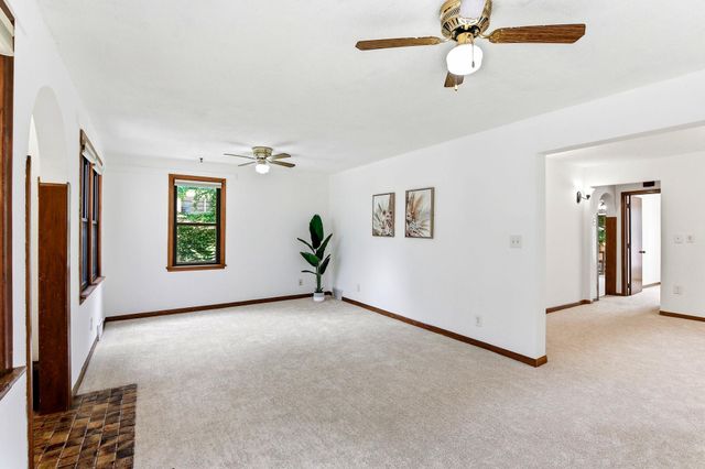 896 4th Street E, Saint Paul, MN 55106