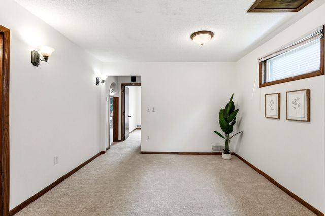 896 4th Street E, Saint Paul, MN 55106