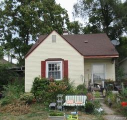 1205 E Muir Avenue, Hazel Park, MI 48030