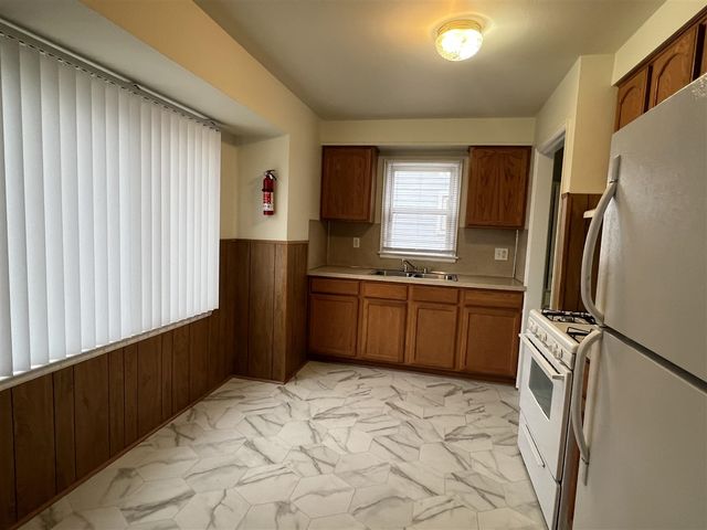 622 Mayflower Avenue, Lincoln Park, MI 48146