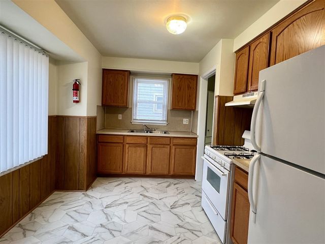 622 Mayflower Avenue, Lincoln Park, MI 48146