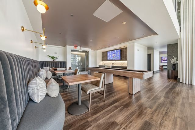 600 12th Ave S Apt 814, Nashville, TN 37203