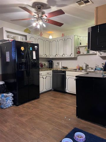 736 SW 46th St, Lawton, OK 73505