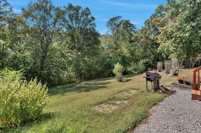 1008 Allen Rd, Ashland City, TN 37015