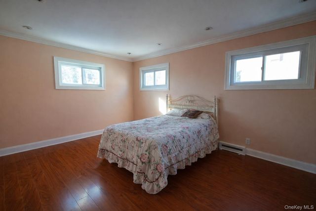 10 Farview Avenue, Bayville, NY 11709