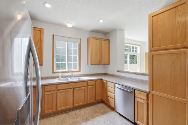 3176 Juniper Lane E, Woodbury, MN 55125