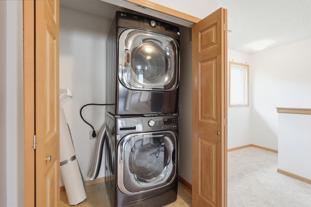 3176 Juniper Lane E, Woodbury, MN 55125