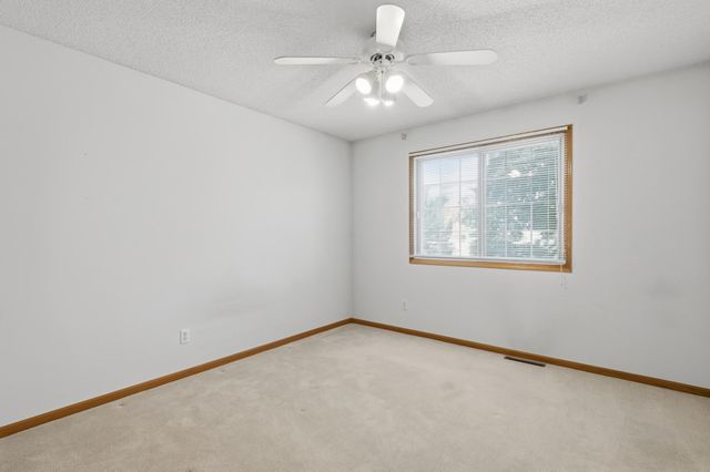 3176 Juniper Lane E, Woodbury, MN 55125