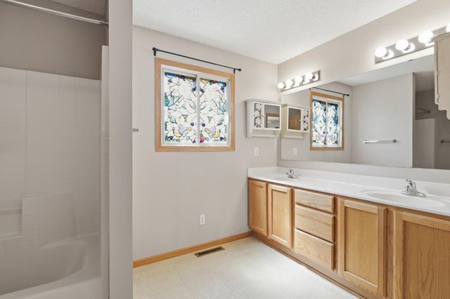 3176 Juniper Lane E, Woodbury, MN 55125