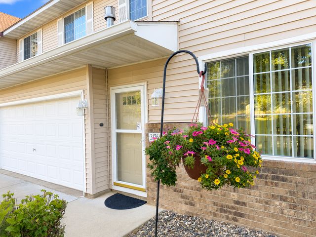 3176 Juniper Lane E, Woodbury, MN 55125
