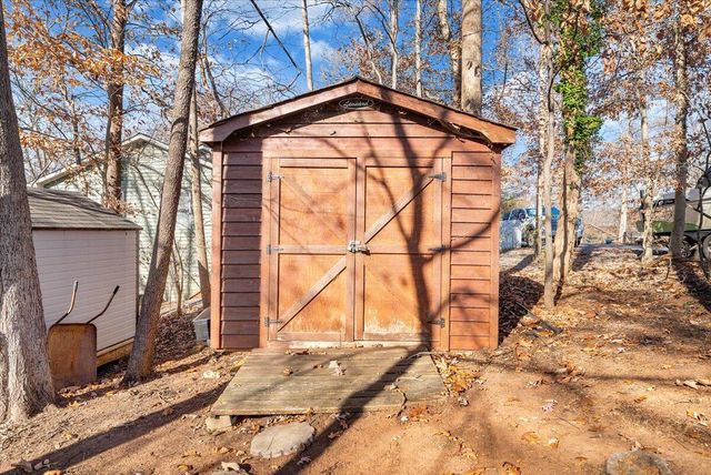 775 Long Island DR, Moneta, VA 24121