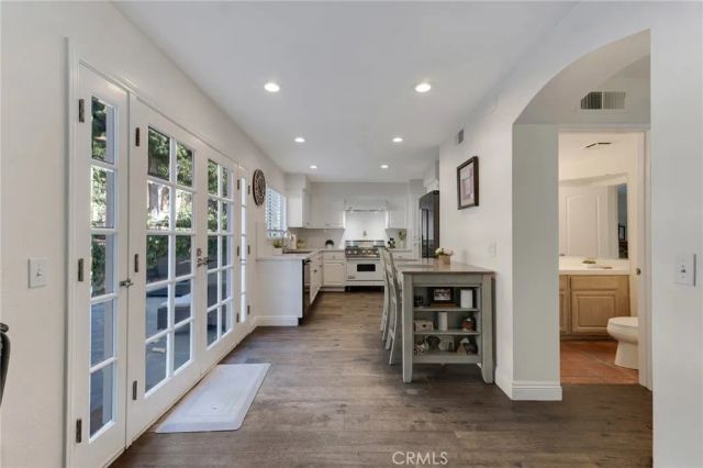 5009 Blackpool Avenue, Oak Park, CA 91377