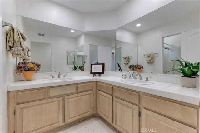 5009 Blackpool Avenue, Oak Park, CA 91377