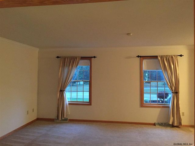 8 Red Maple Lane B, Halfmoon, NY 12065