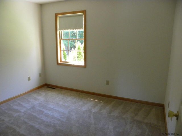 8 Red Maple Lane B, Halfmoon, NY 12065