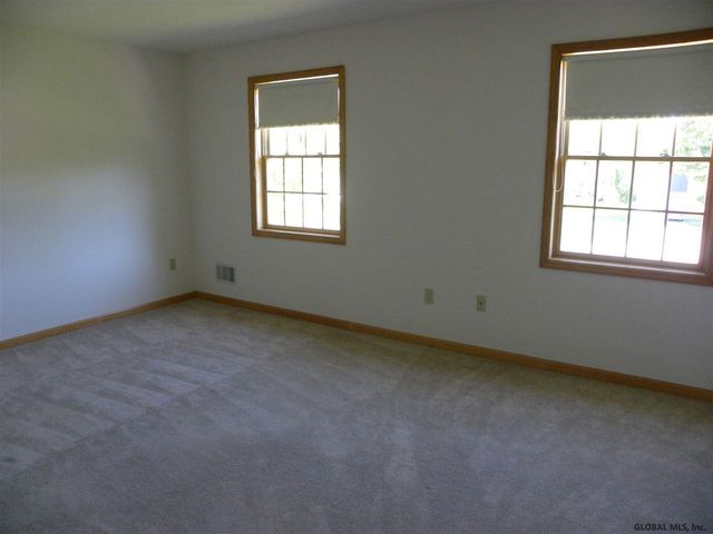 8 Red Maple Lane B, Halfmoon, NY 12065